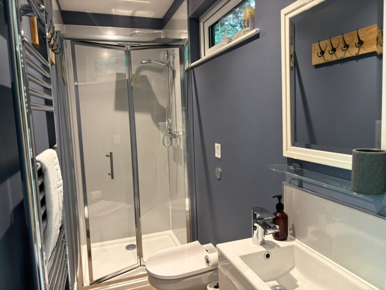 Cabin Bathroom | Couples getaway